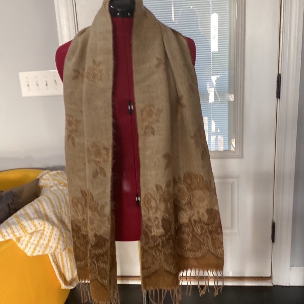 100% Cashmere scarf.